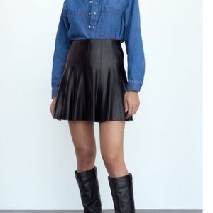 NWT NEW ZARA BLACK FAUX LEATHER PLEATED HIGH WAIST SKATER MINI SKIRT SIZE S